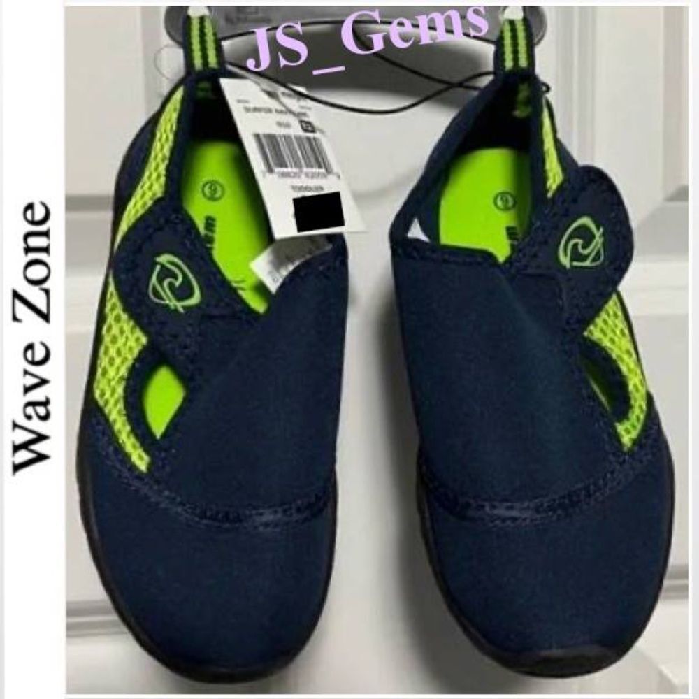 New Water Shoes Kid Boys Size 5 Blue & Green